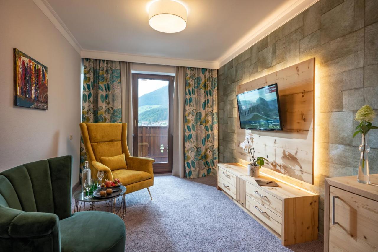 Hotel Waldfriede - Der Logenplatz Im Zillertal Fuegen Exterior photo