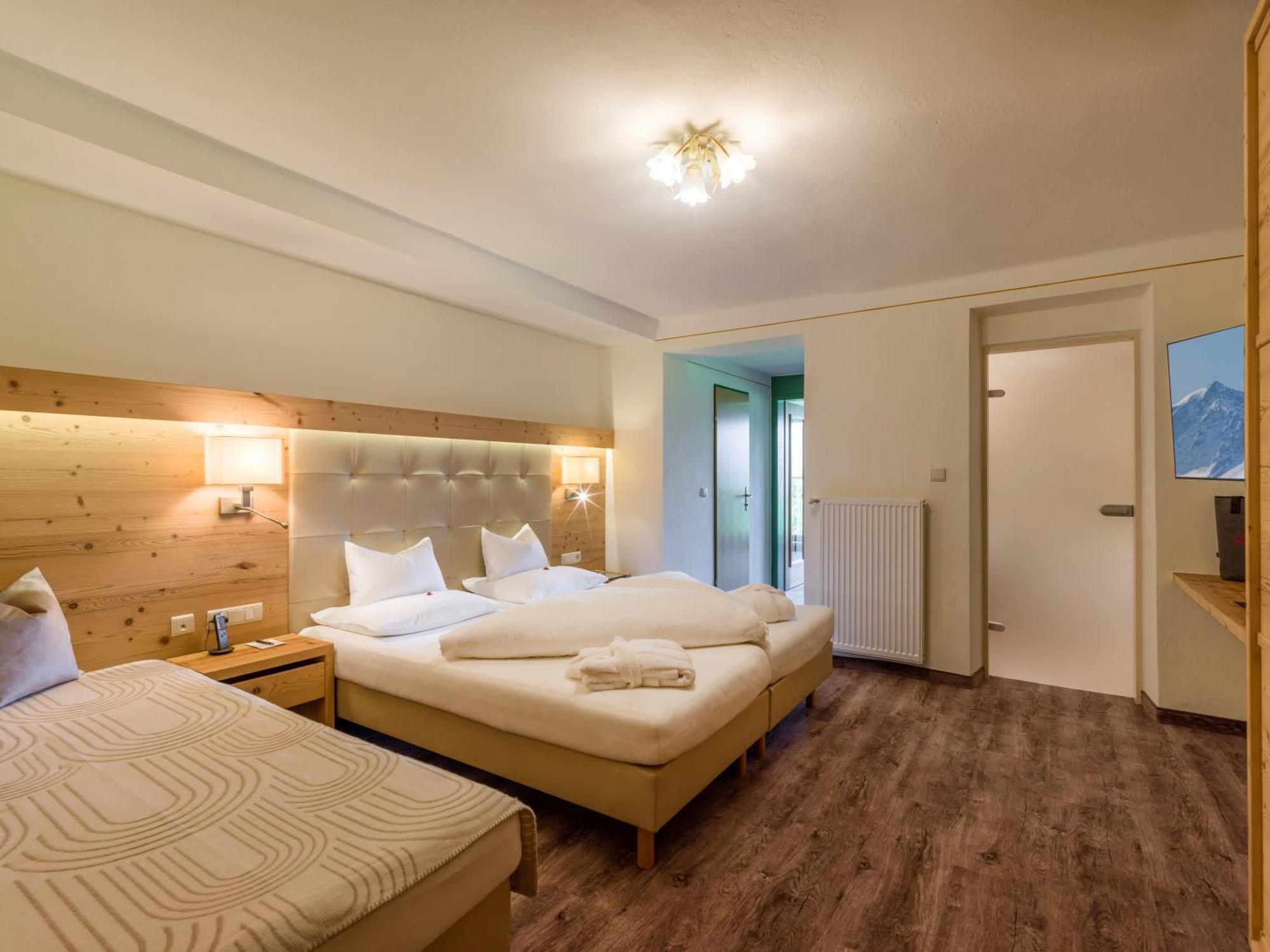 Hotel Waldfriede - Der Logenplatz Im Zillertal Fuegen Exterior photo