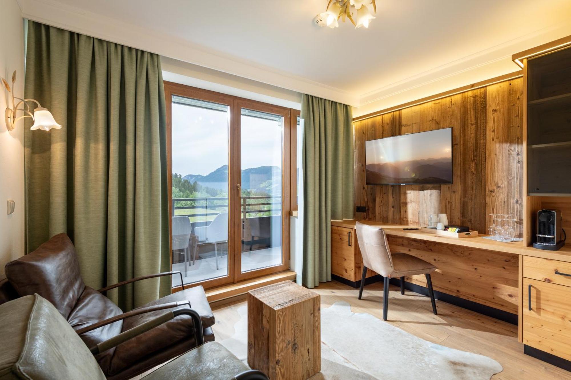 Hotel Waldfriede - Der Logenplatz Im Zillertal Fuegen Exterior photo