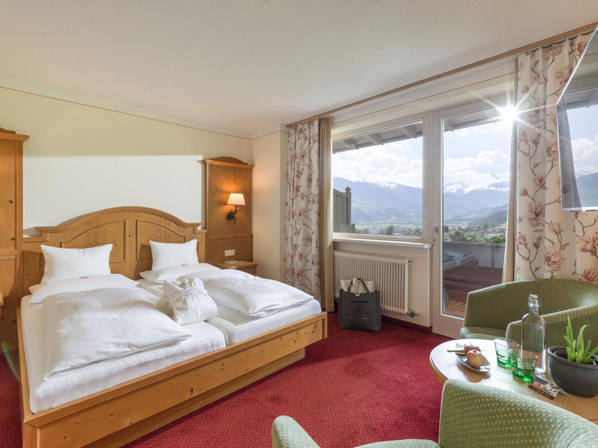 Hotel Waldfriede - Der Logenplatz Im Zillertal Fuegen Exterior photo