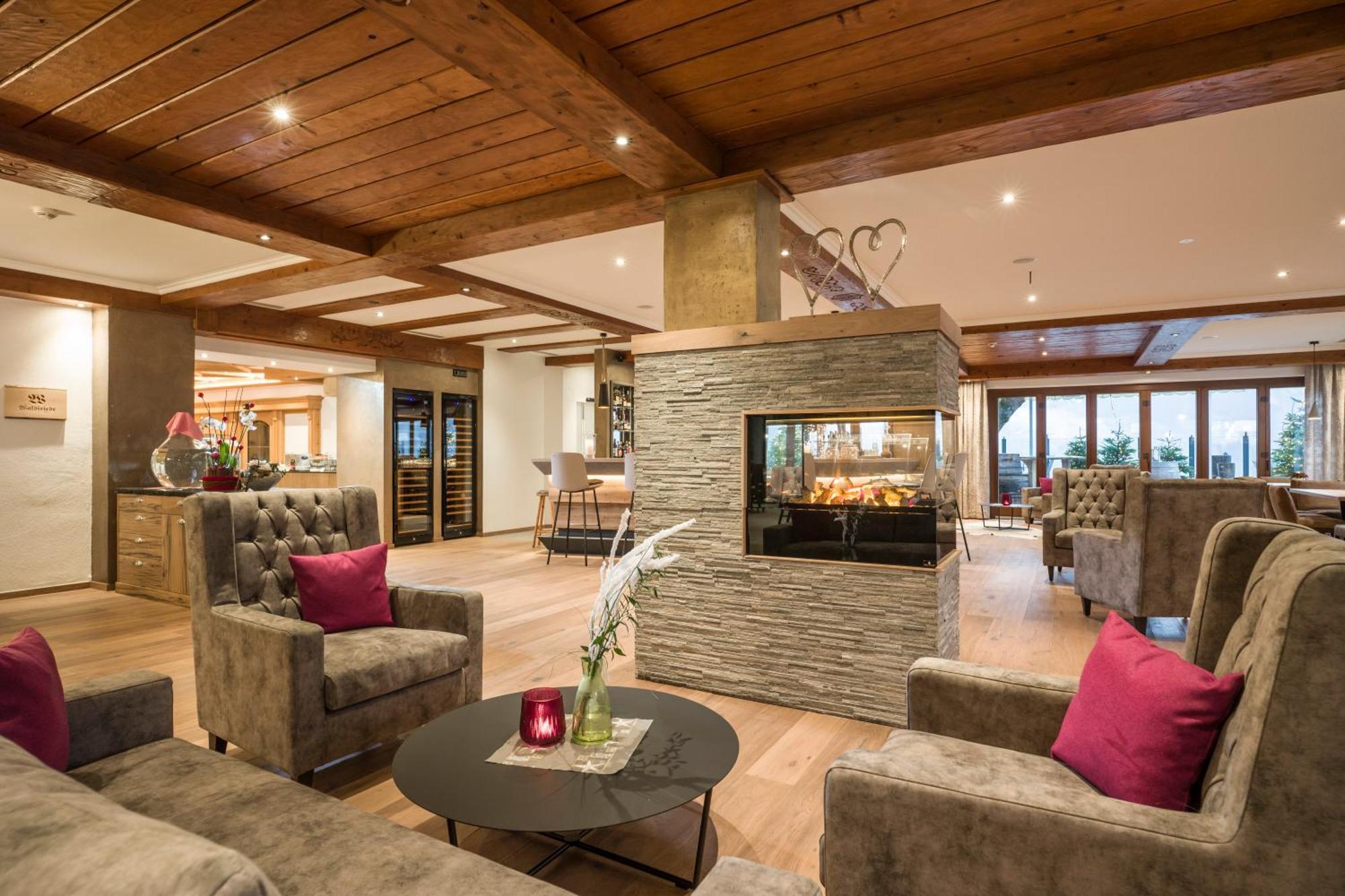 Hotel Waldfriede - Der Logenplatz Im Zillertal Fuegen Exterior photo