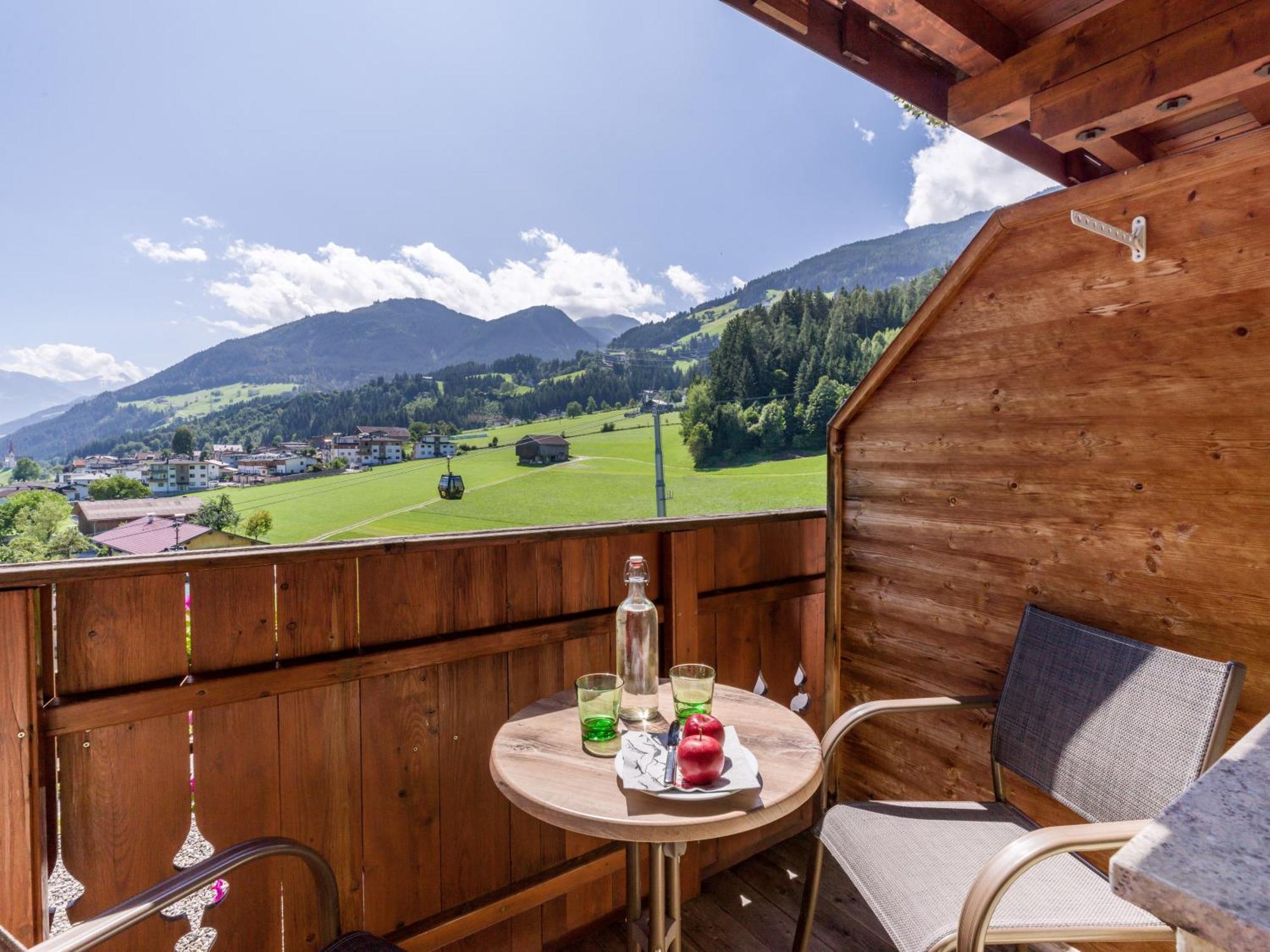 Hotel Waldfriede - Der Logenplatz Im Zillertal Fuegen Exterior photo
