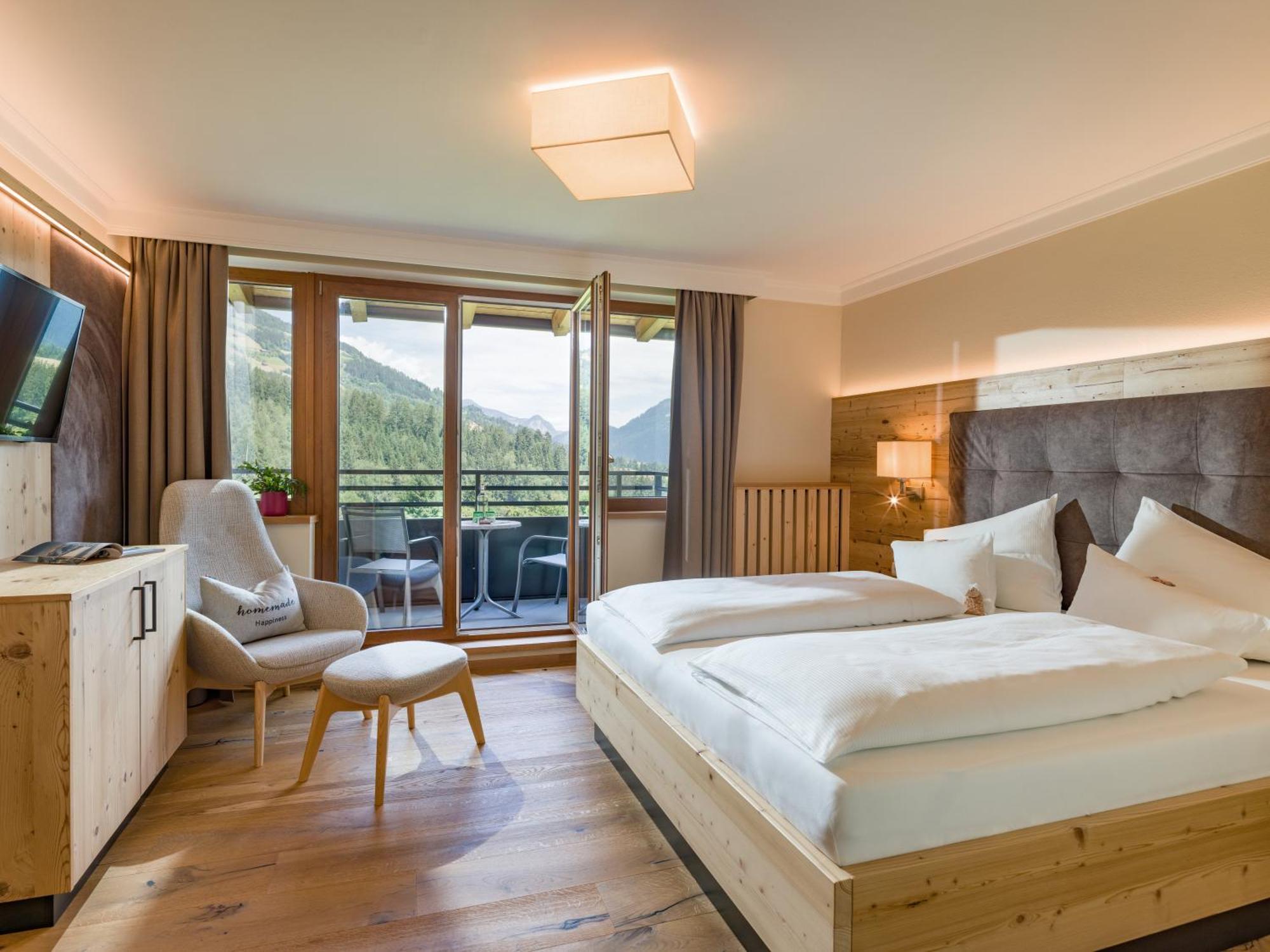 Hotel Waldfriede - Der Logenplatz Im Zillertal Fuegen Exterior photo