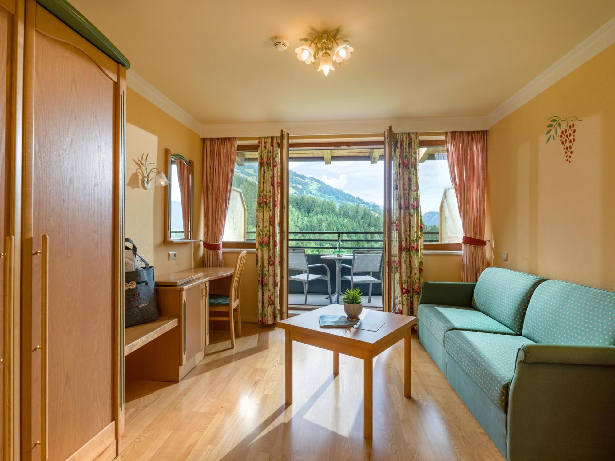 Hotel Waldfriede - Der Logenplatz Im Zillertal Fuegen Exterior photo