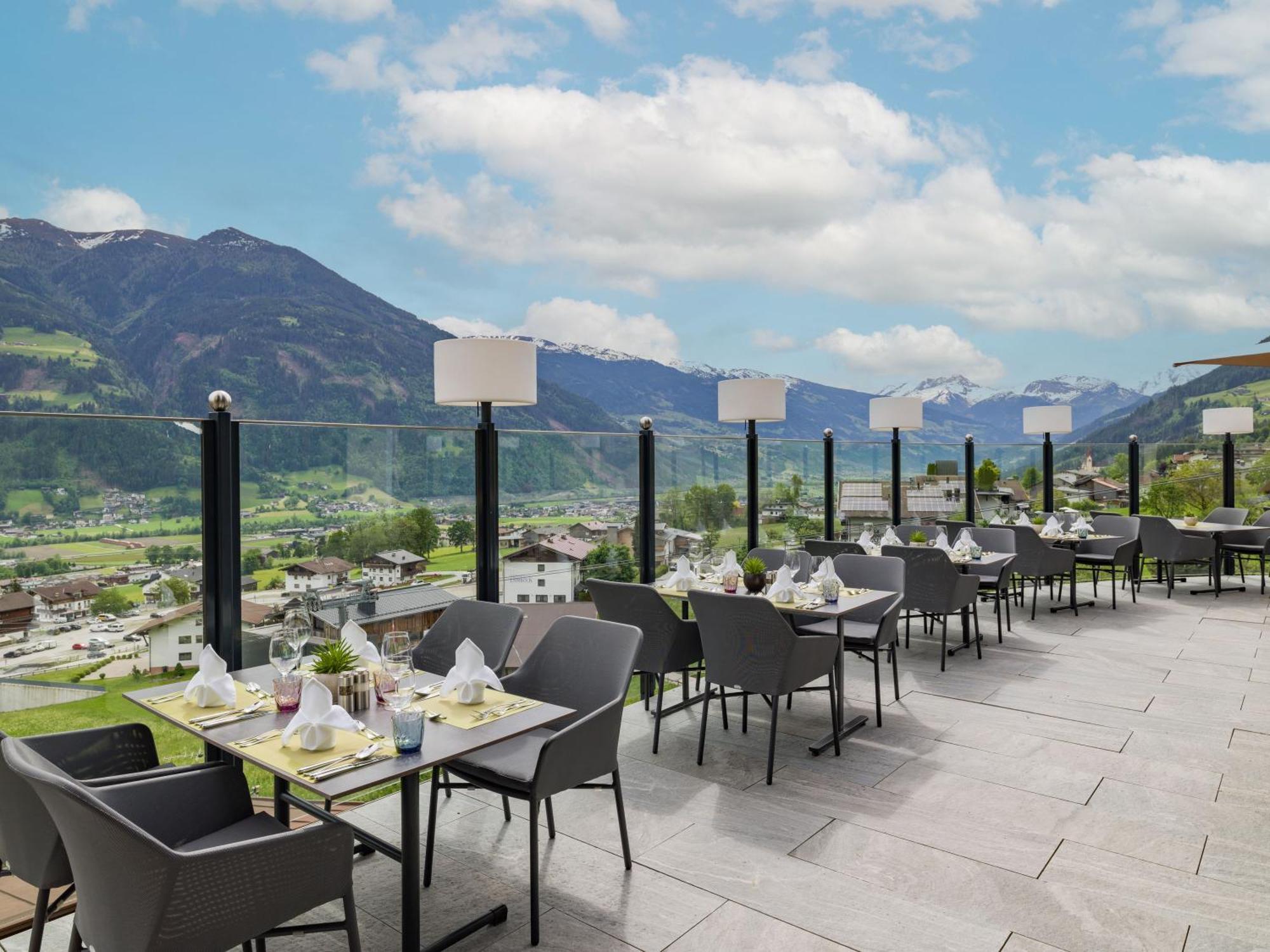Hotel Waldfriede - Der Logenplatz Im Zillertal Fuegen Exterior photo